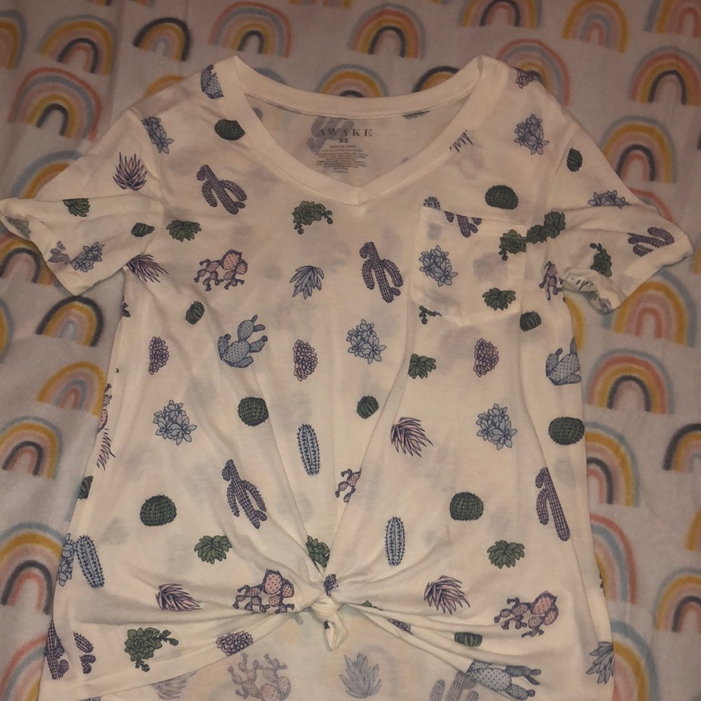 very cute cactus and plant themed shirt, and it’s a little transparent.🌵🤍